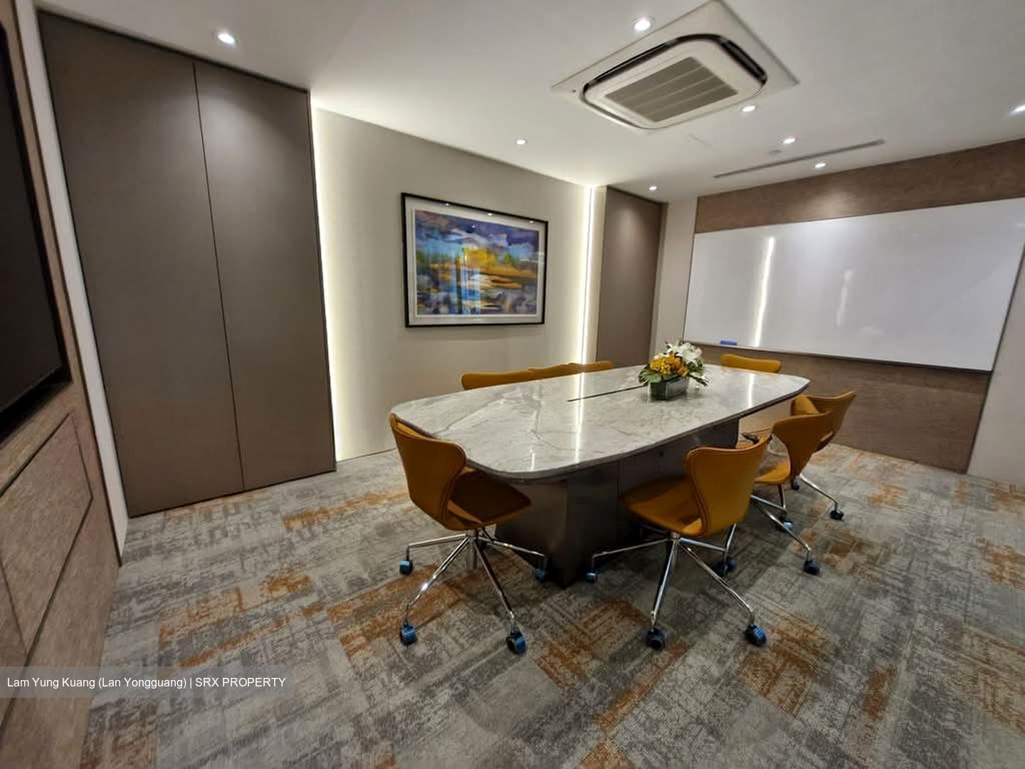 Arc 380 (D8), Office #553606561